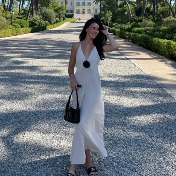 Elegant White Evening Gown - Picture 4 of 14